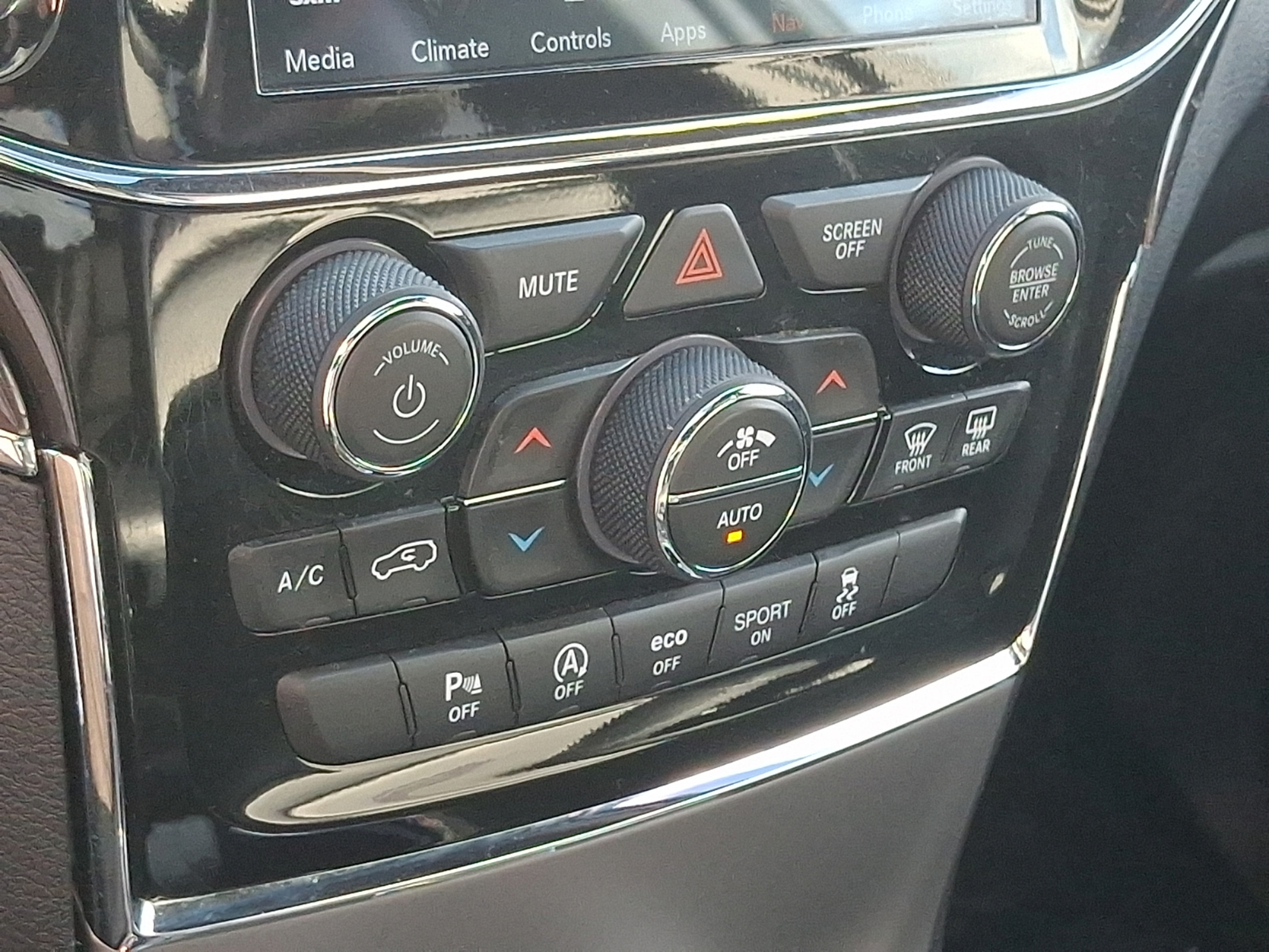 Certified 2021 Jeep Grand Cherokee Overland AWD/4WD image 15
