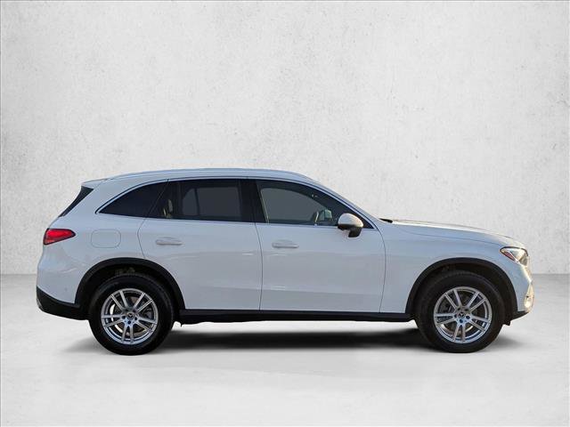 Used 2025 Mercedes-Benz GLC 300 4MATIC image 4
