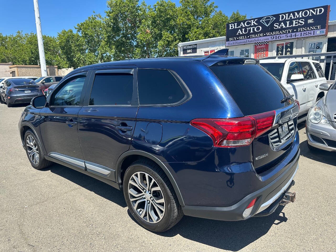 Used 2017 Mitsubishi Outlander SE AWD/4WD image 7
