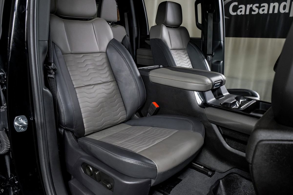 Used 2025 Chevrolet Silverado 2500 ZR2 w/ Technology Package image 30