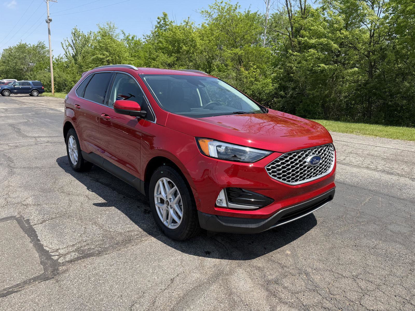 Used 2023 Ford Edge SEL w/ Convenience Package AWD/4WD image 2