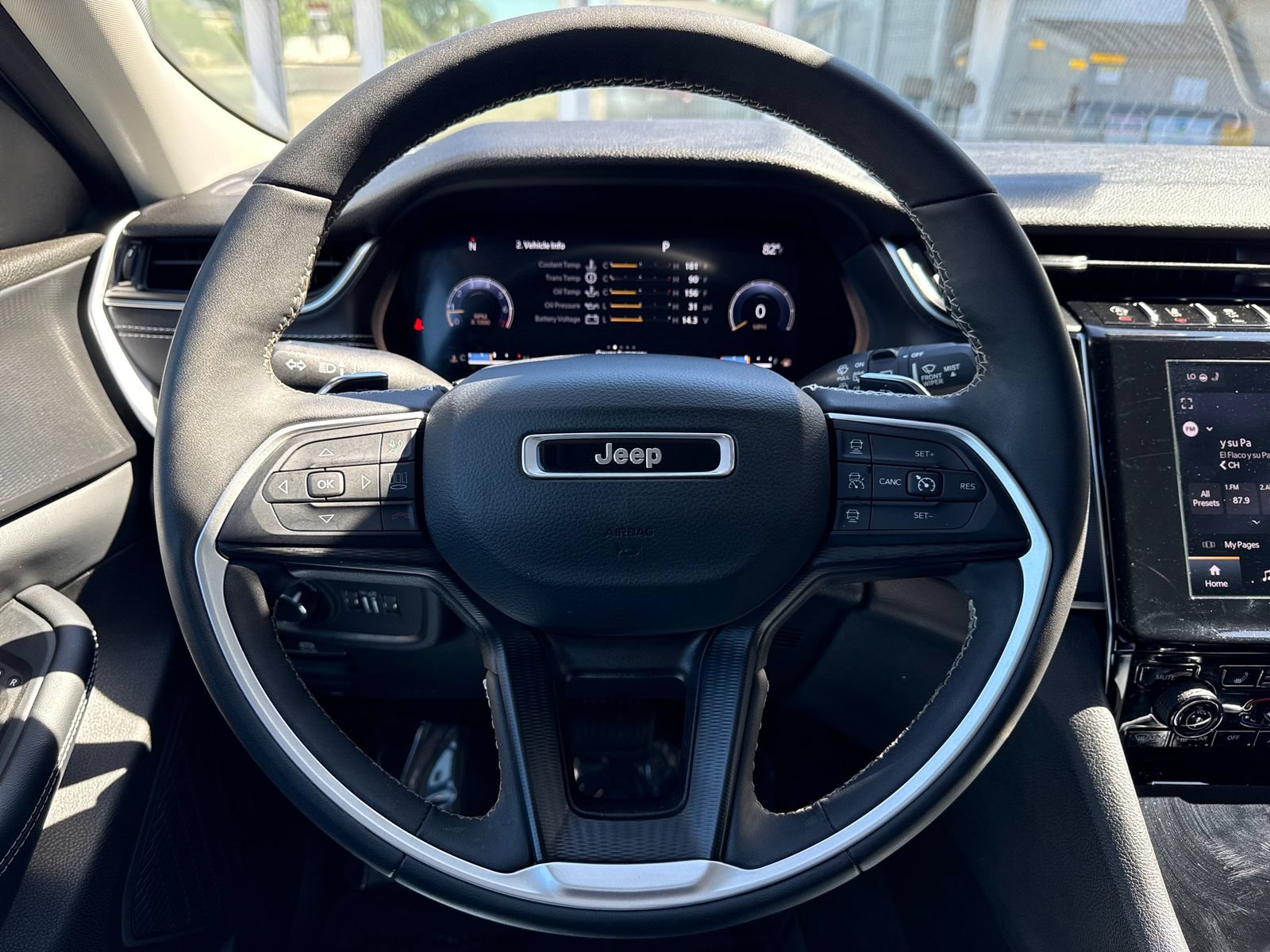 Used 2023 Jeep Grand Cherokee Laredo w/ Luxury Tech Group I AWD/4WD image 14