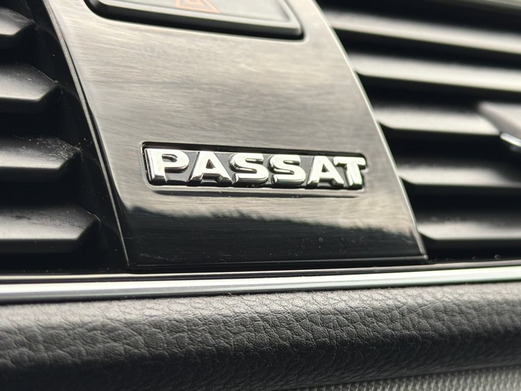 Used 2019 Volkswagen Passat 2.0T SE R-Line FWD image 21