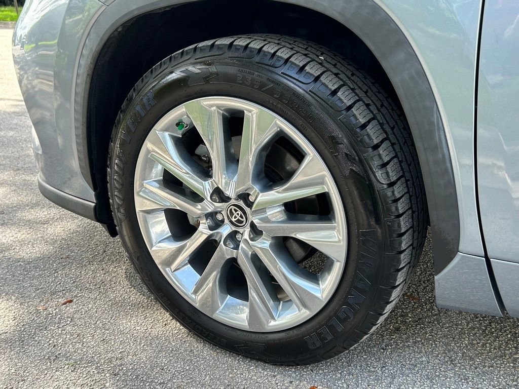 Used 2021 Toyota Highlander Limited image 28