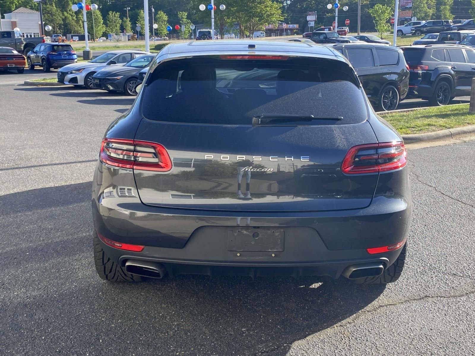 Used 2018 Porsche Macan w/ Premium Package Plus AWD/4WD image 6