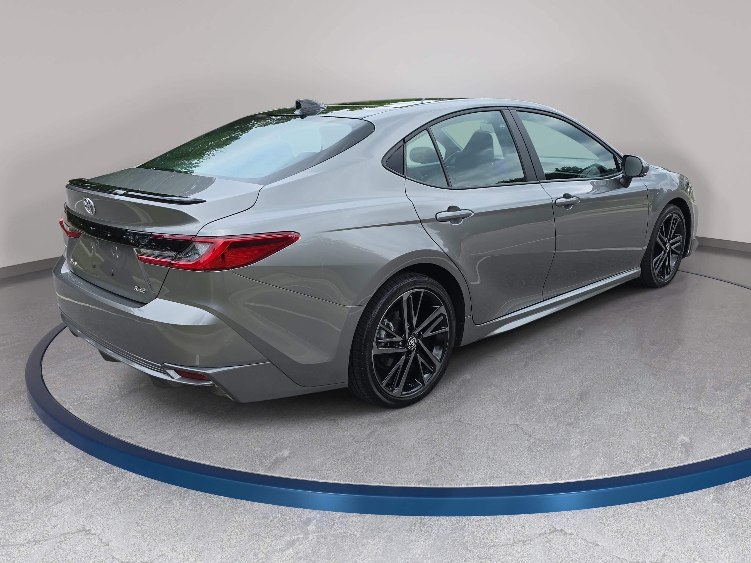 Used 2025 Toyota Camry XSE FWD image 5