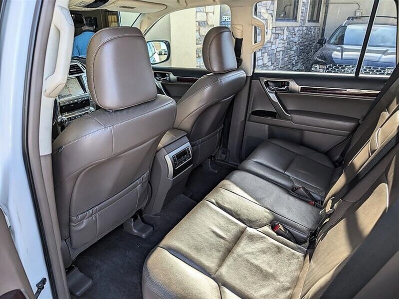 Used 2016 Lexus GX 460 w/ Premium Package AWD/4WD image 26