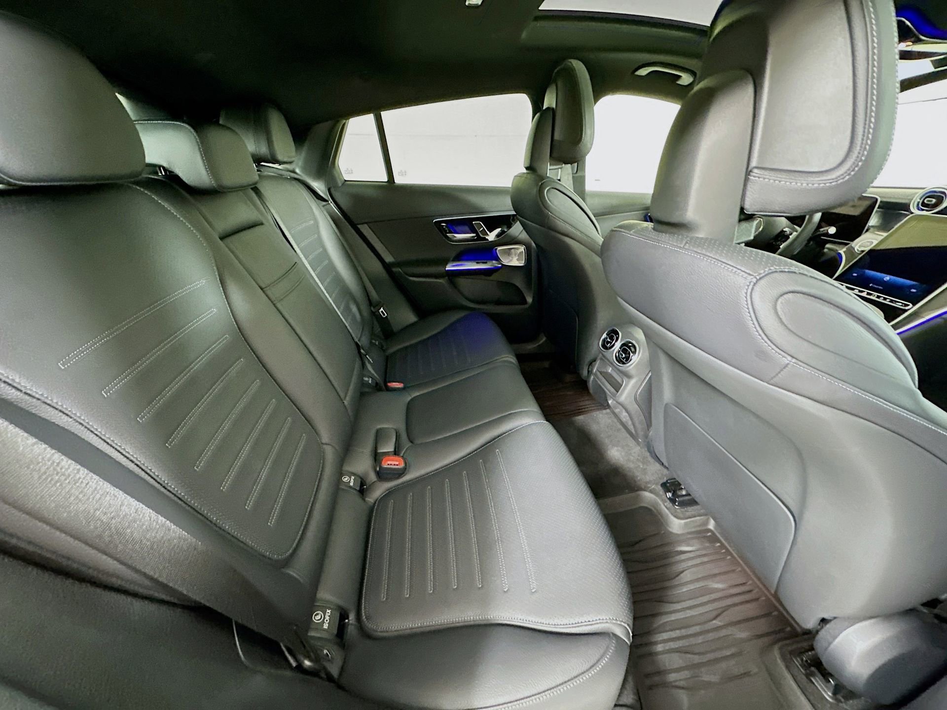 Used 2025 Mercedes-Benz GLC 300 4MATIC image 28