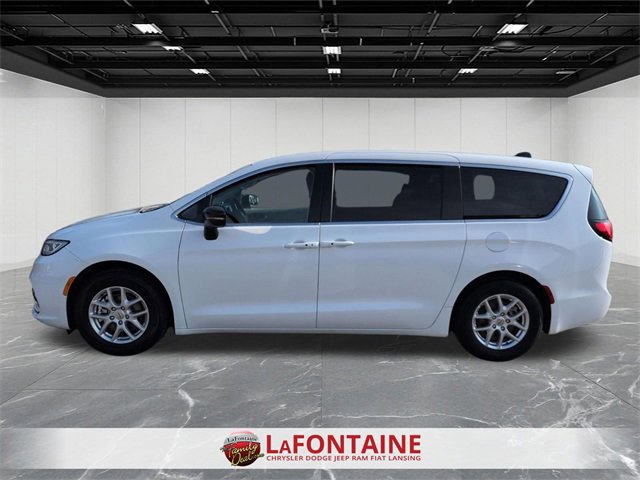 Used 2024 Chrysler Pacifica Touring-L image 2