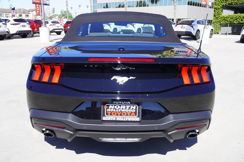 Used 2025 Ford Mustang EcoBoost image 7