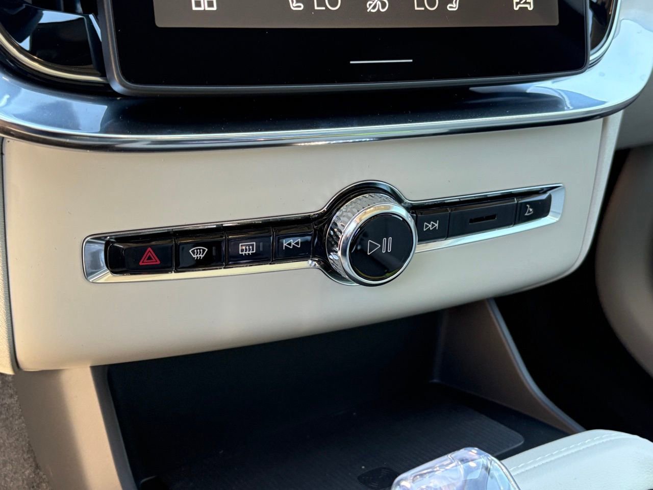 New 2026 Volvo XC90 B6 Ultra w/ Protection Package Premier image 13