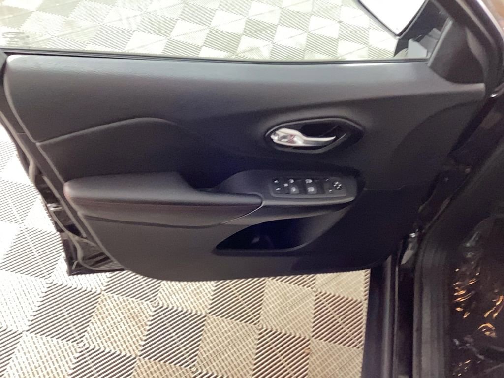 Used 2022 Jeep Cherokee Trailhawk w/ Trailer Tow Group image 16