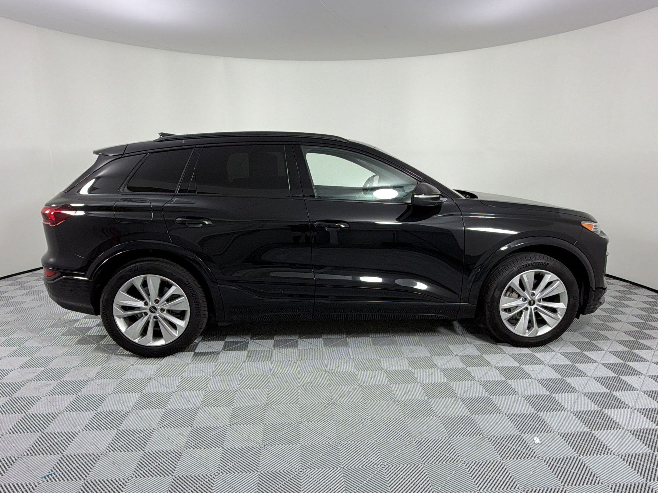 Used 2025 Audi Q6 e-tron Premium Plus w/ Premium Plus RWD image 8