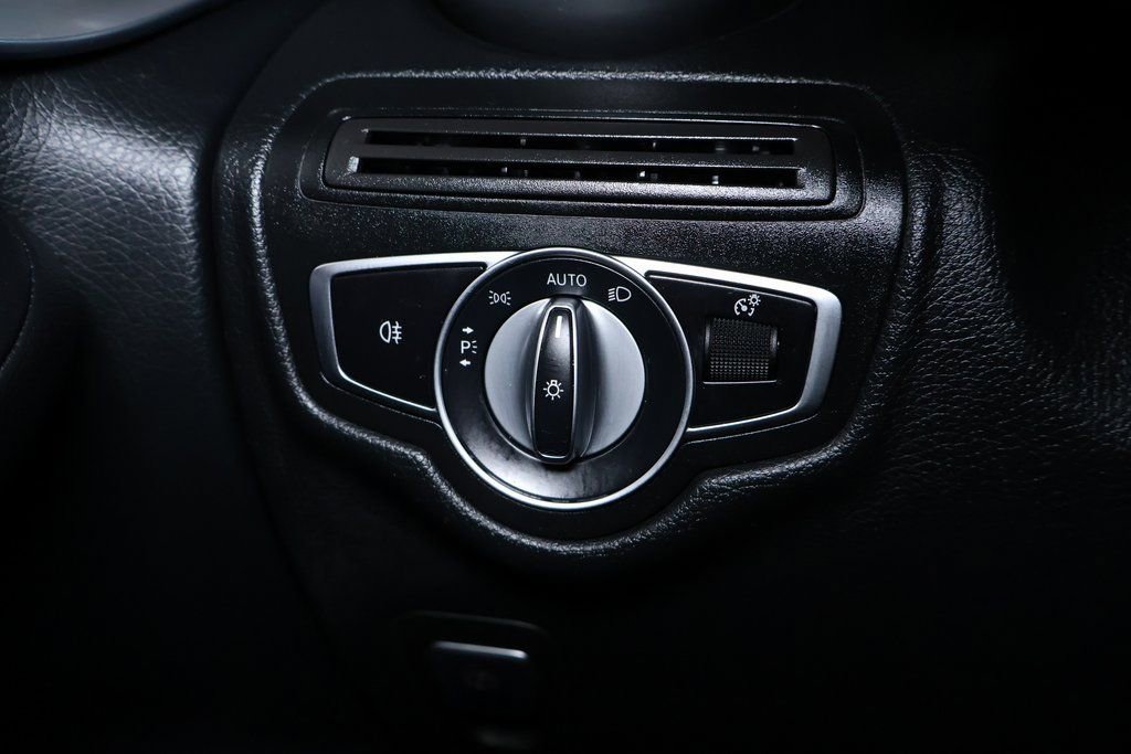 Used 2021 Mercedes-Benz GLC 300 4MATIC image 30