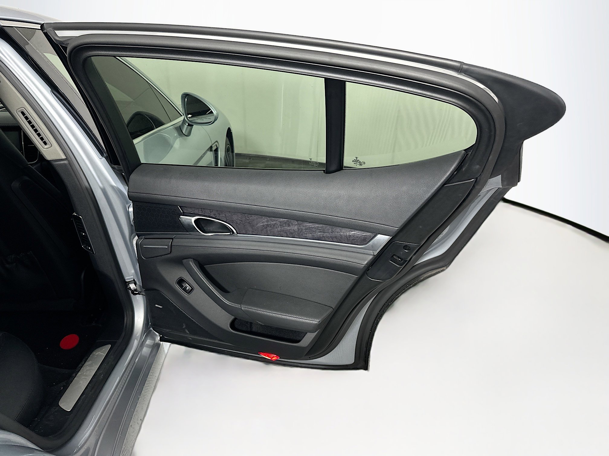 Used 2014 Porsche Panamera S RWD image 31