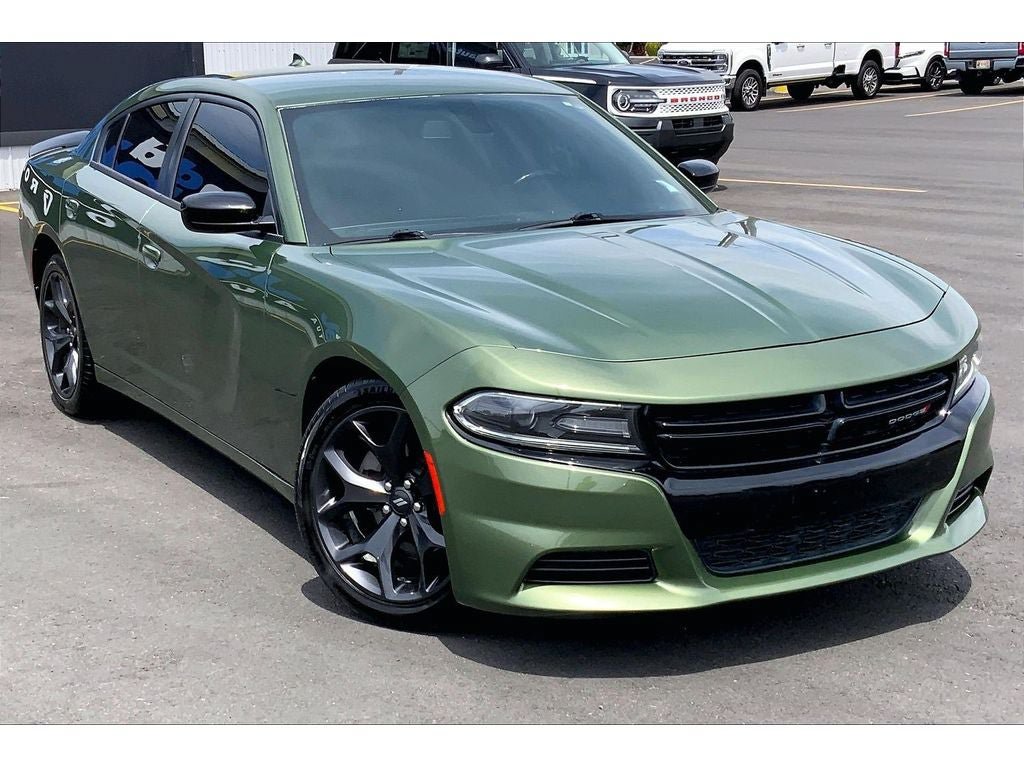 Used 2020 Dodge Charger SXT w/ Plus Group RWD image 2