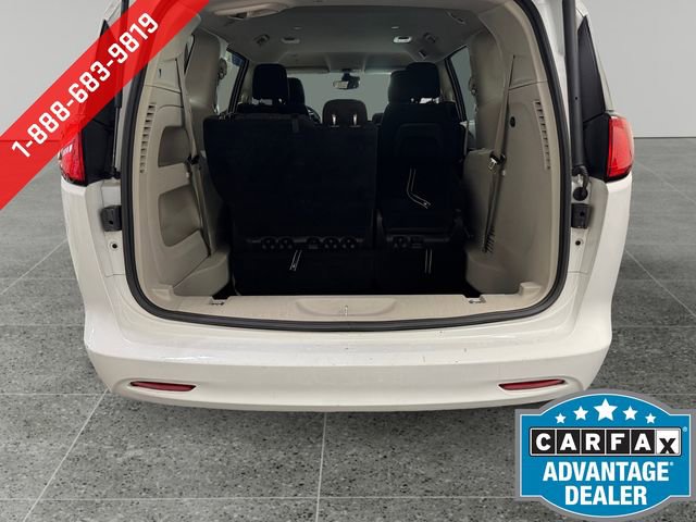 Used 2023 Chrysler Voyager LX image 14