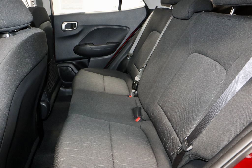 Certified 2025 Hyundai Venue SE FWD image 21