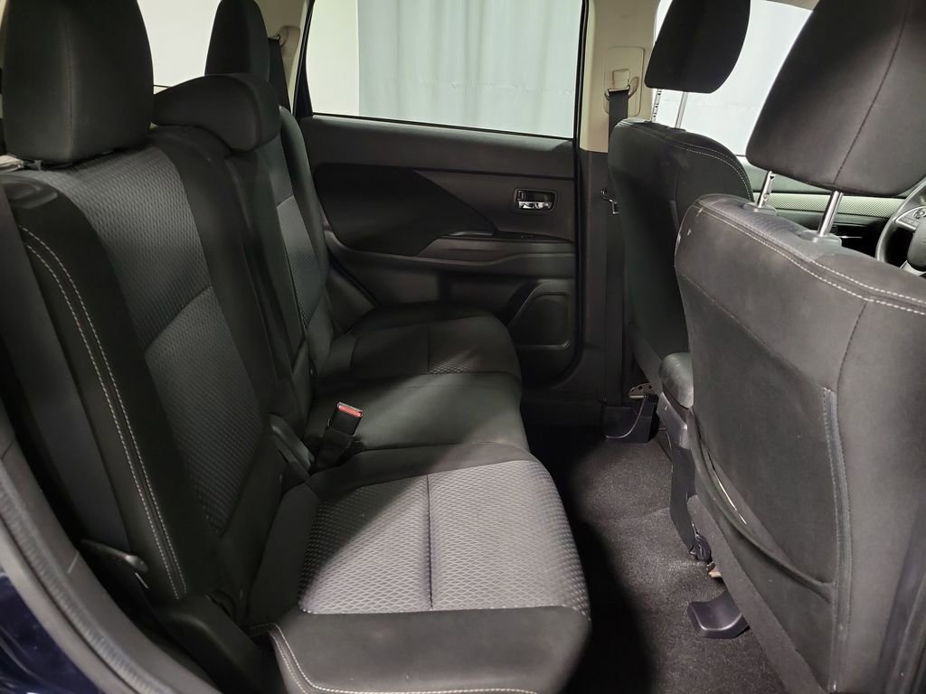 Used 2018 Mitsubishi Outlander SE image 24