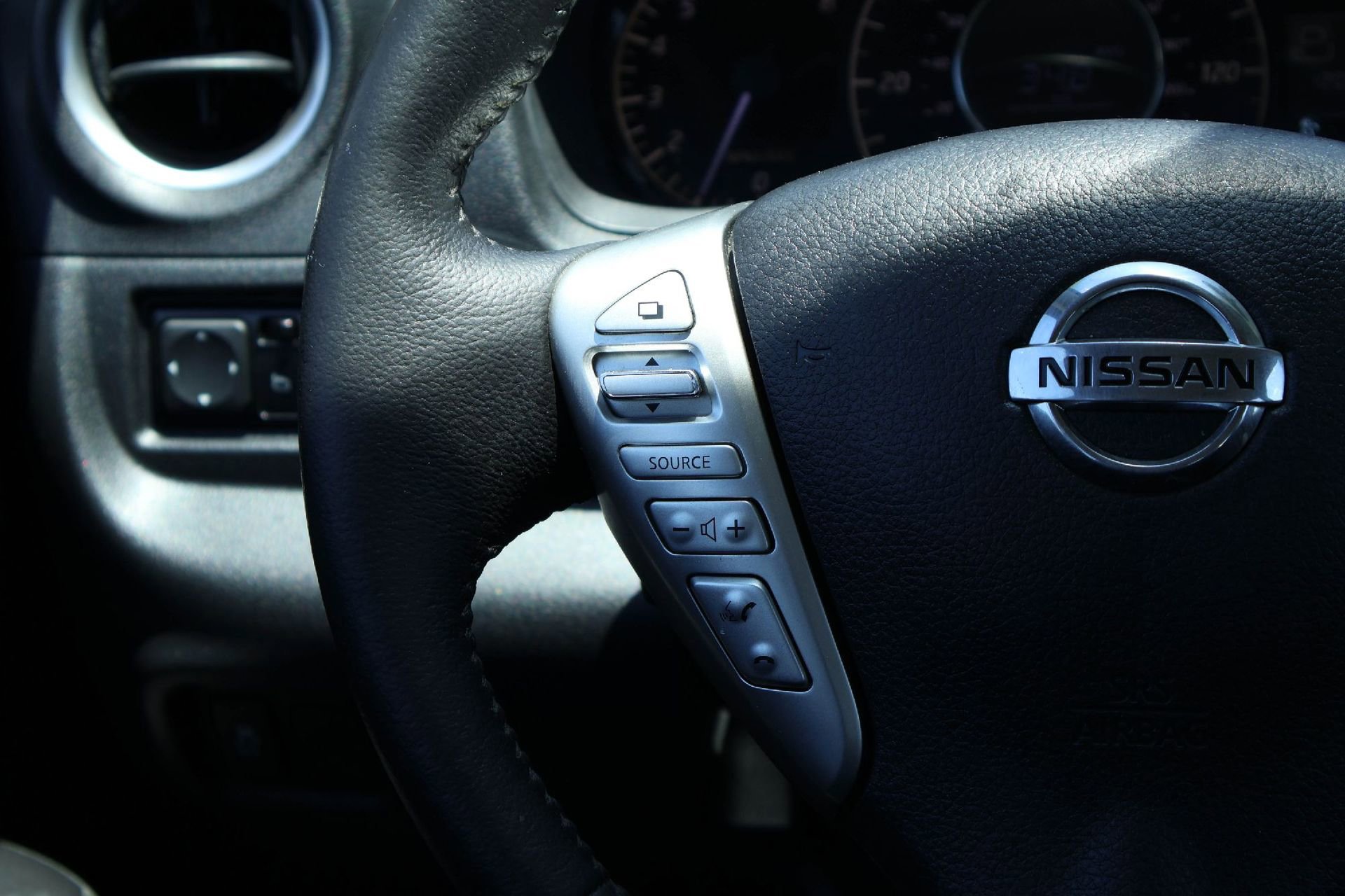 Used 2016 Nissan Versa Note SV FWD image 22