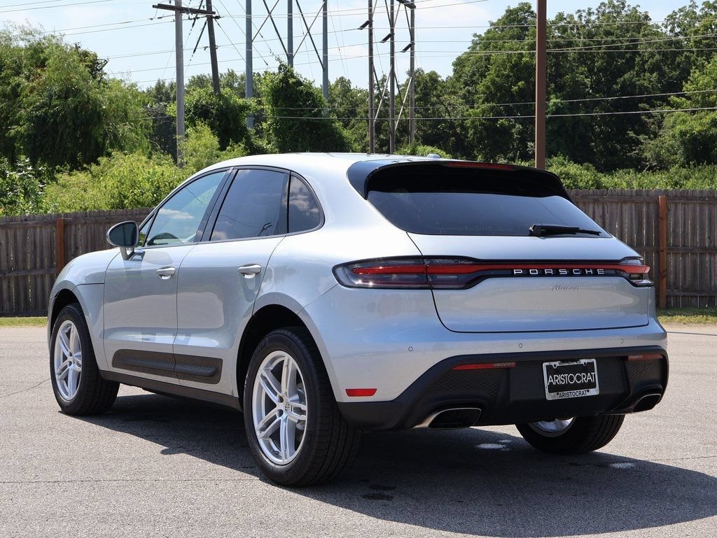 Certified 2025 Porsche Macan AWD/4WD image 3