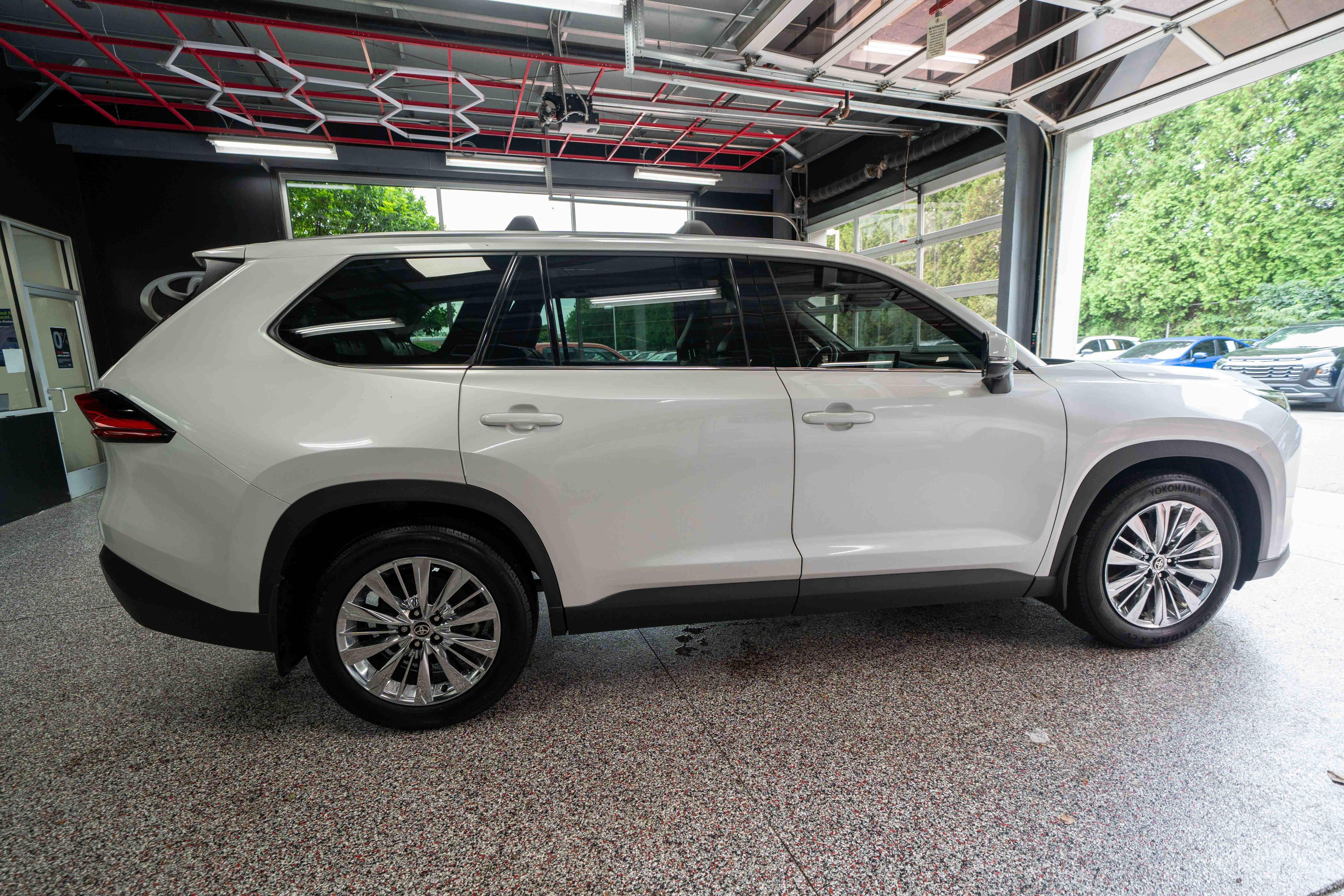 Used 2024 Toyota Grand Highlander AWD image 4