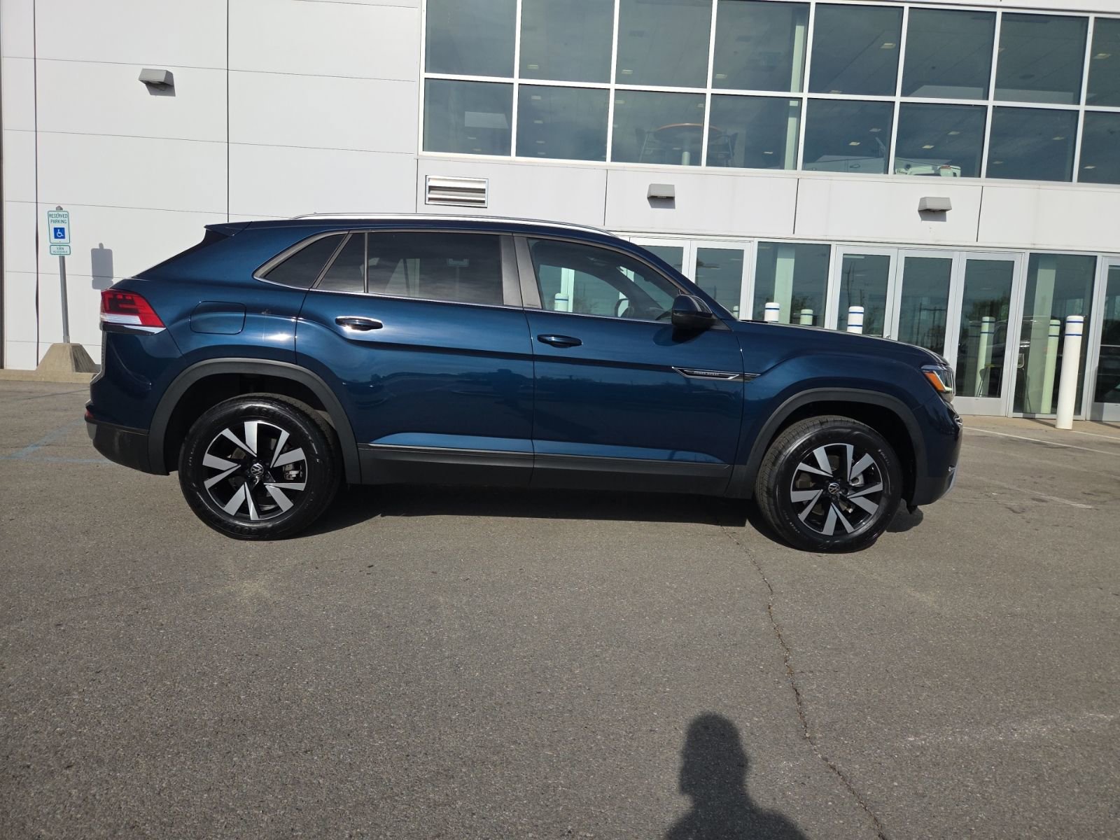 Certified 2023 Volkswagen Atlas Cross Sport SE AWD/4WD image 2
