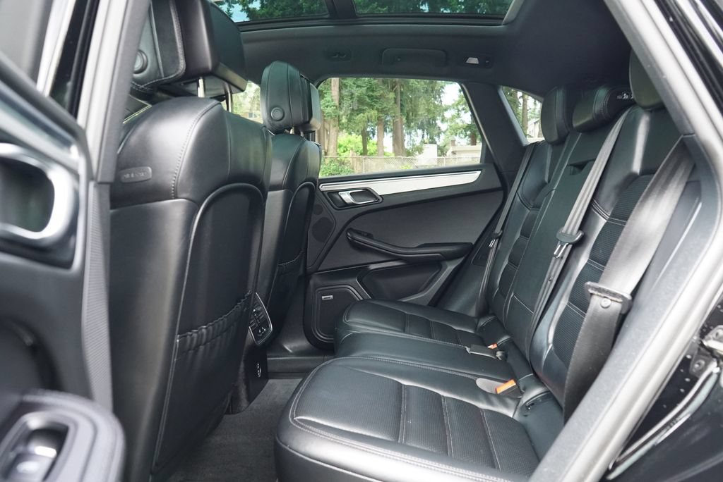 Used 2024 Porsche Macan AWD/4WD image 11