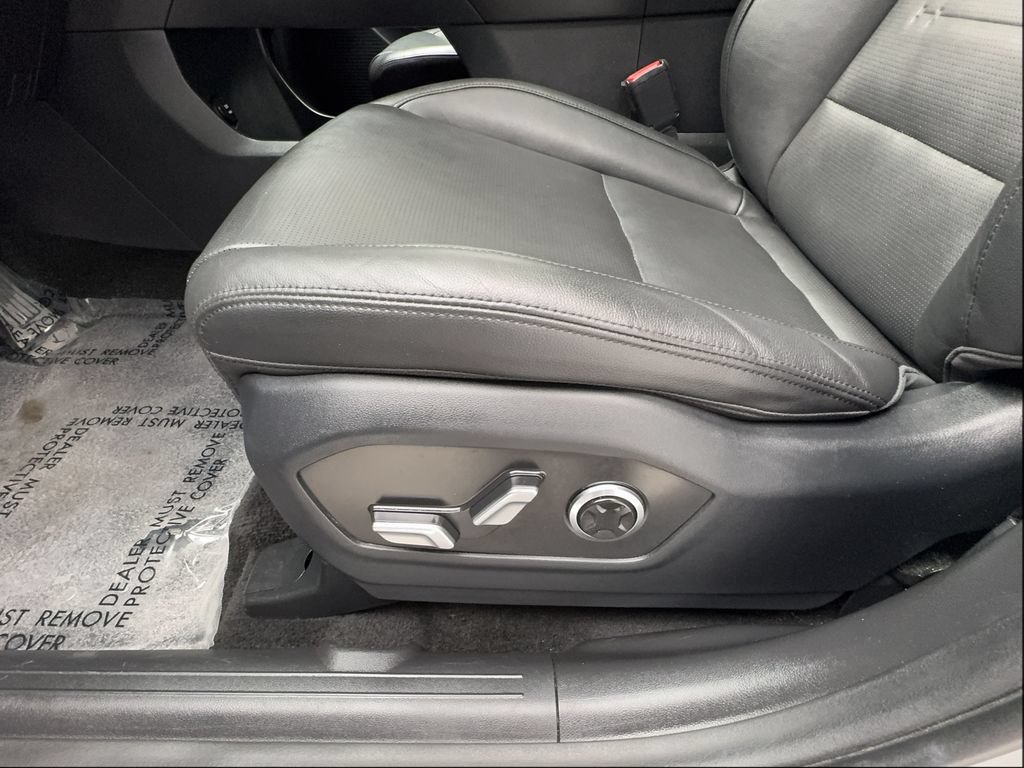 Used 2025 Hyundai Santa Fe Limited FWD image 23