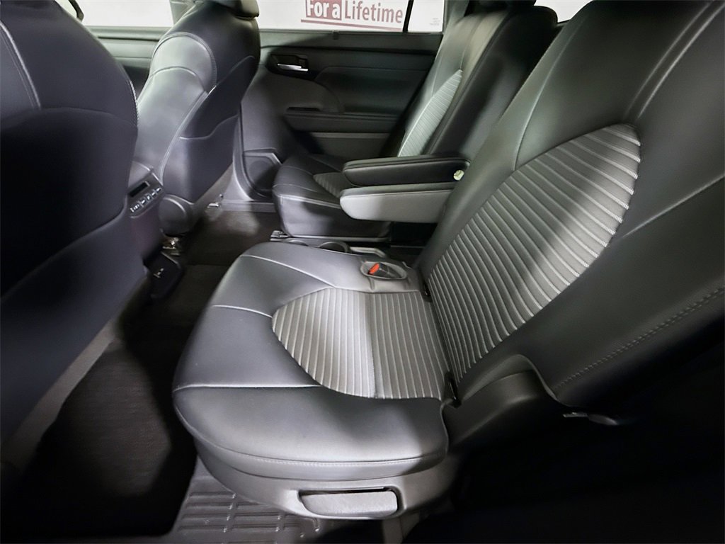 Certified 2023 Toyota Highlander XSE image 29