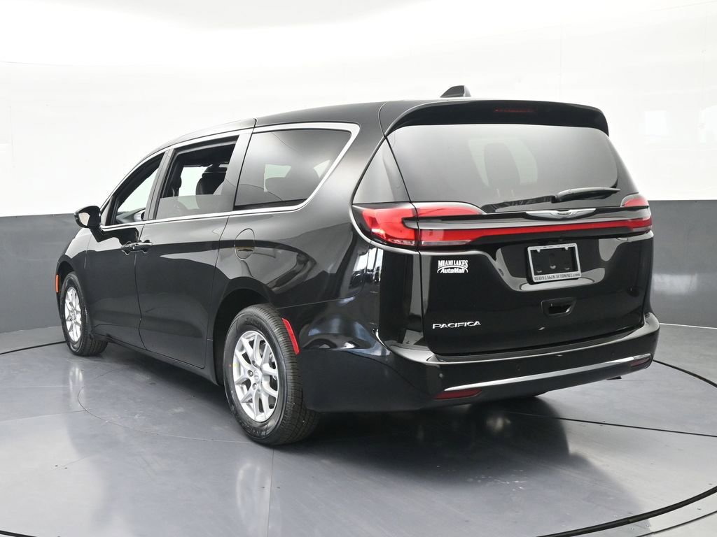 New 2026 Chrysler Pacifica Select image 4