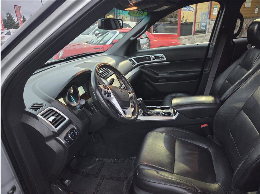Used 2015 Ford Explorer XLT w/ Equipment Group 202B image 12