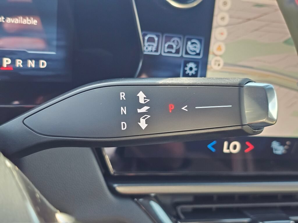 Used 2025 Chevrolet Equinox EV RS FWD image 17