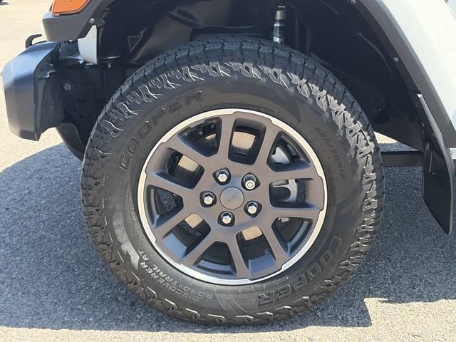 Used 2022 Jeep Gladiator Overland w/ Trailer Tow Package AWD/4WD image 10
