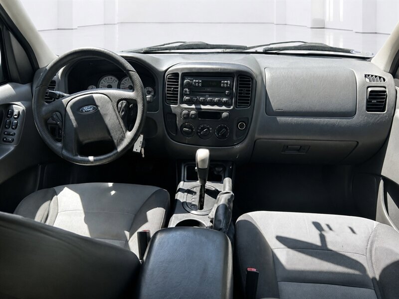 Used 2005 Ford Escape XLS AWD/4WD image 6