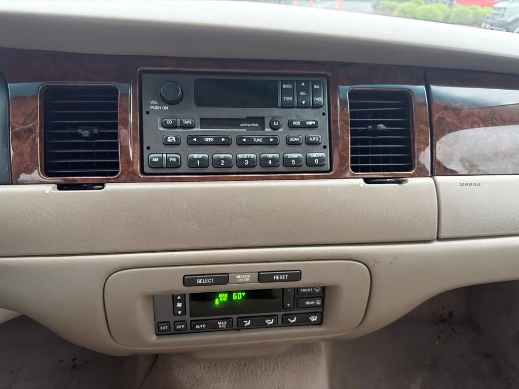 Used 2001 Lincoln Town Car Signature RWD image 2