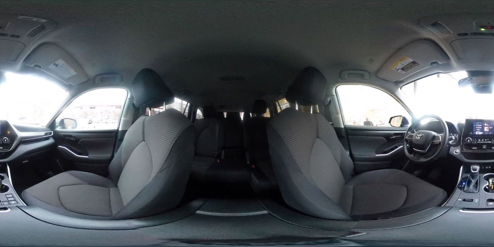 Used 2025 Toyota Highlander LE image 45