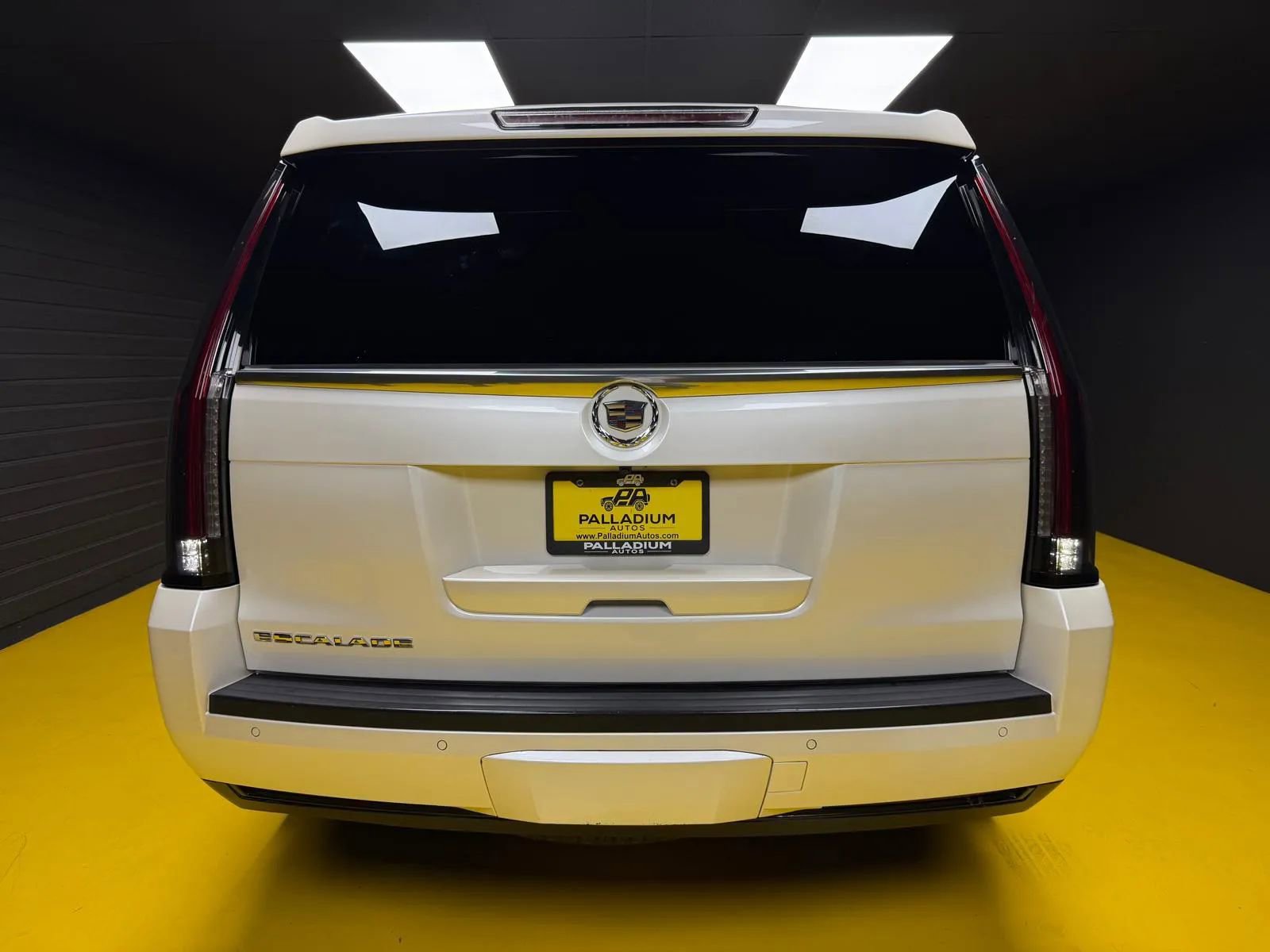 Used 2015 Cadillac Escalade Premium AWD/4WD image 5