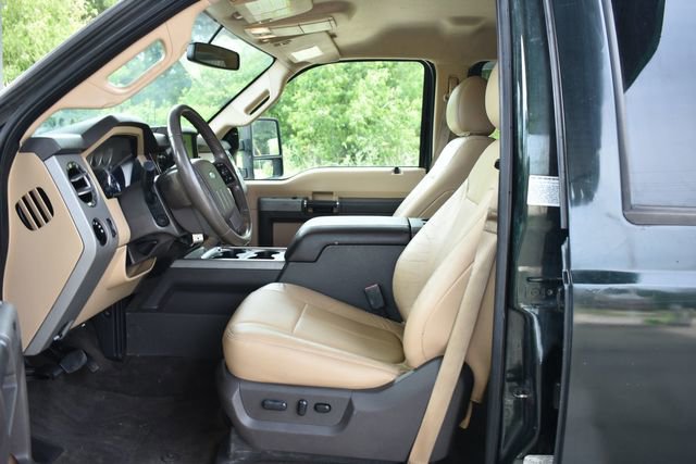 Used 2015 Ford F550 4x4 Crew Cab Super Duty w/ Lariat Interior Package image 12