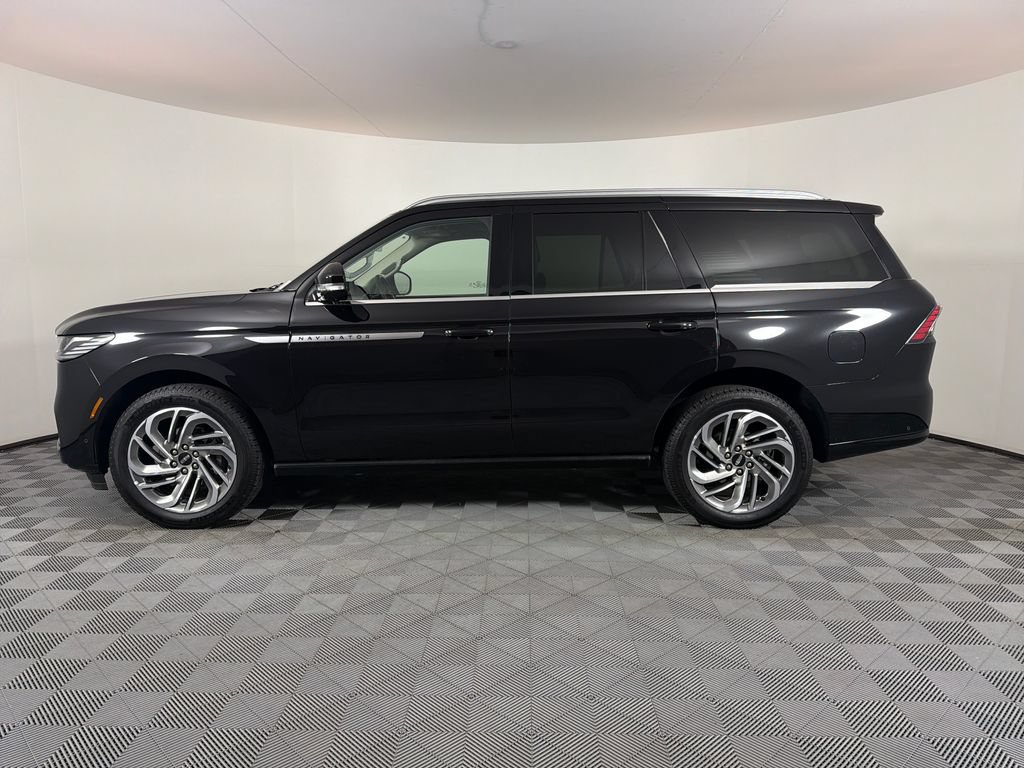 Used 2025 Lincoln Navigator Reserve AWD/4WD image 6