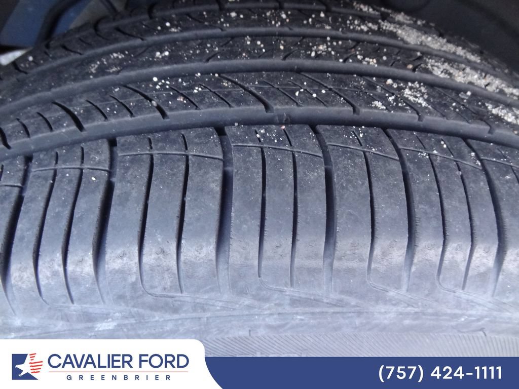 Used 2016 Ford Explorer XLT w/ Equipment Group 202A AWD/4WD image 21