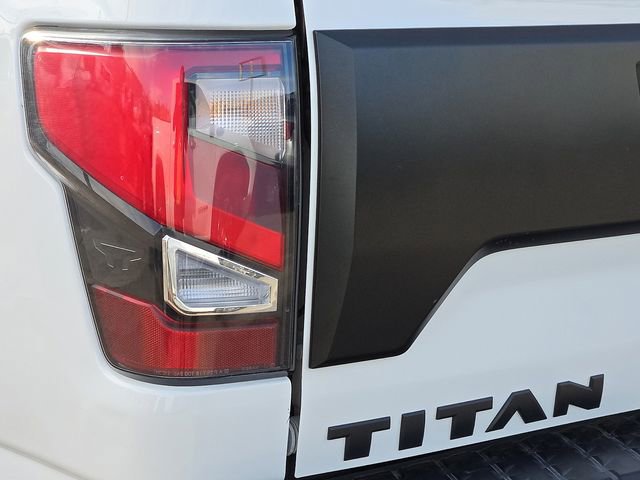 Used 2022 Nissan Titan PRO-4X w/ Pro-4x Convenience Package image 10