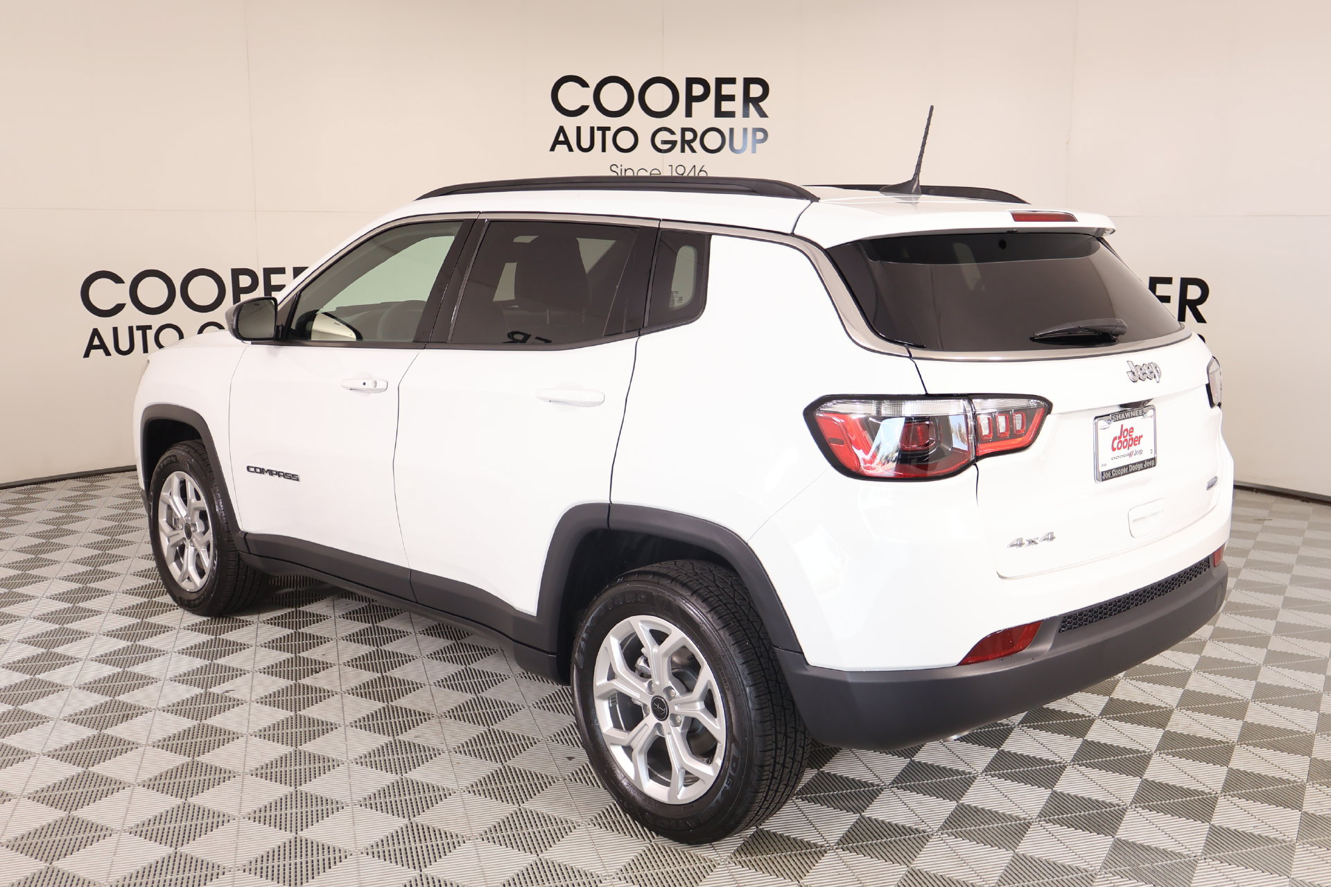 Used 2025 Jeep Compass Latitude AWD/4WD image 22