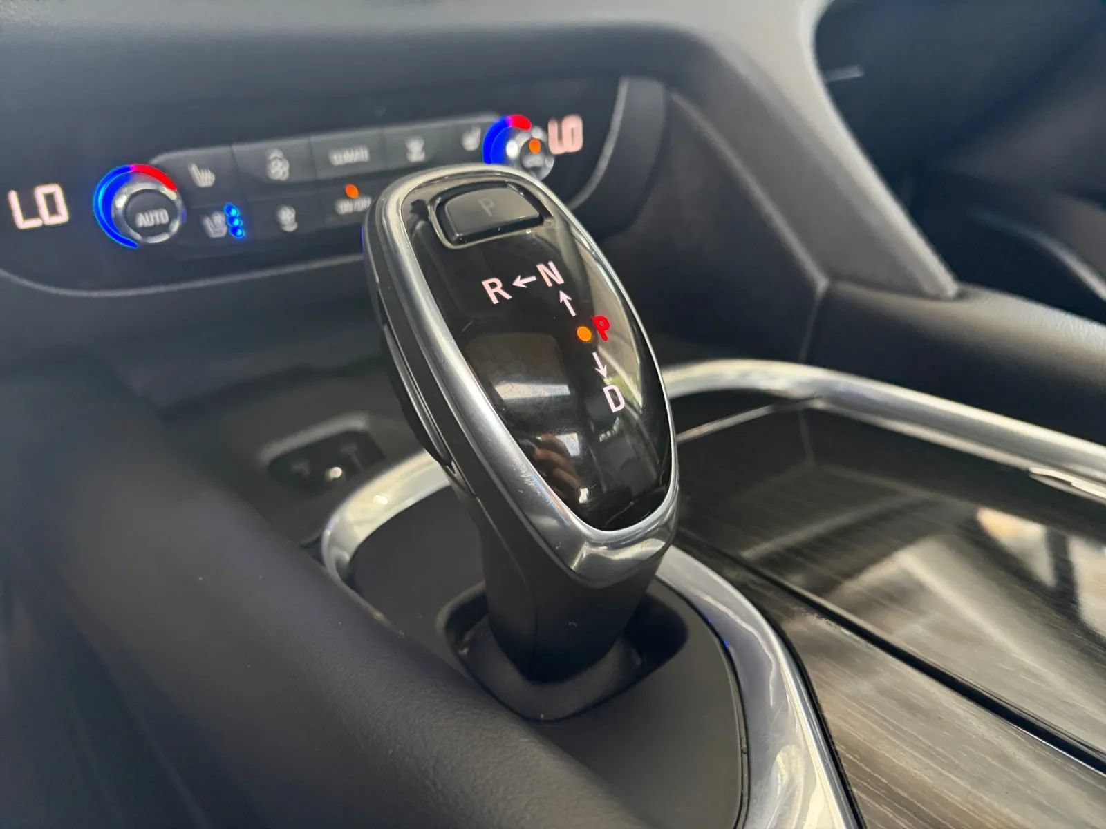 Used 2019 Buick Enclave Avenir w/ Avenir Technology Package AWD/4WD image 29