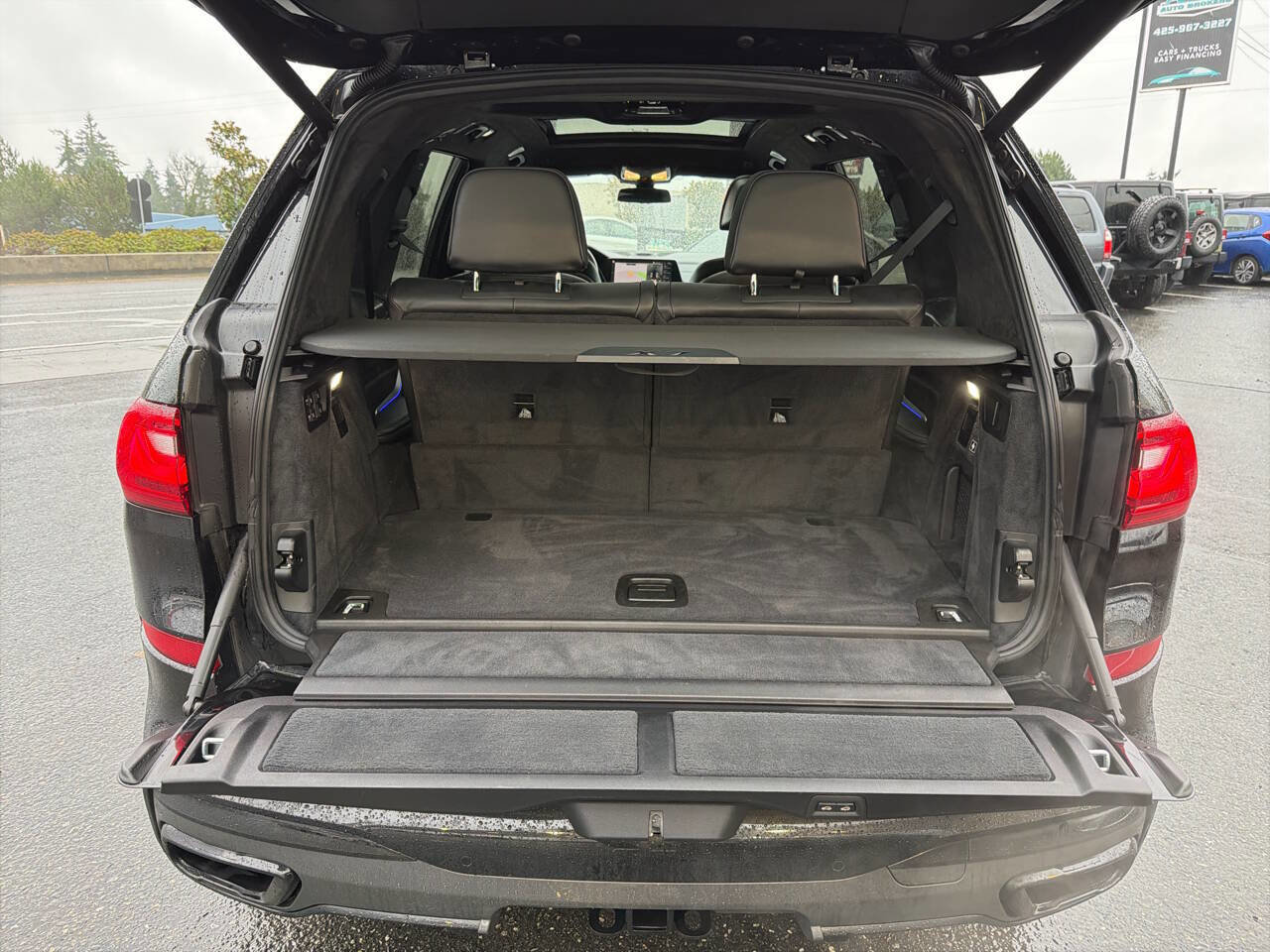 Used 2019 BMW X7 xDrive50i w/ M Sport Package image 9