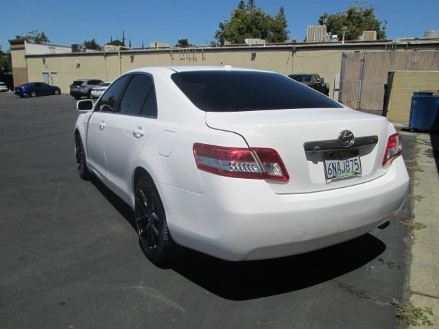 Used 2011 Toyota Camry XLE w/ SE/XLE Extra-Value Pkg image 3