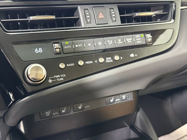 New 2025 Lexus ES 300h w/ Premium Package image 18