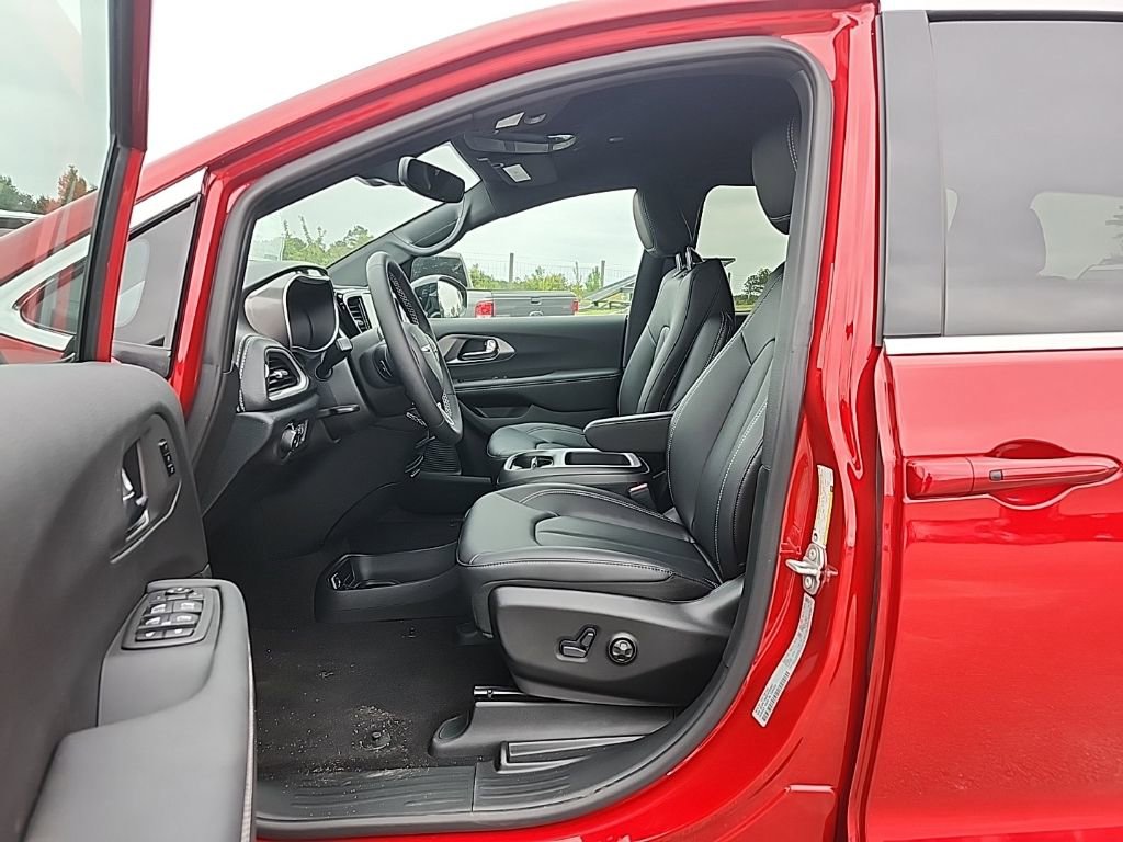 New 2026 Chrysler Pacifica Select image 20