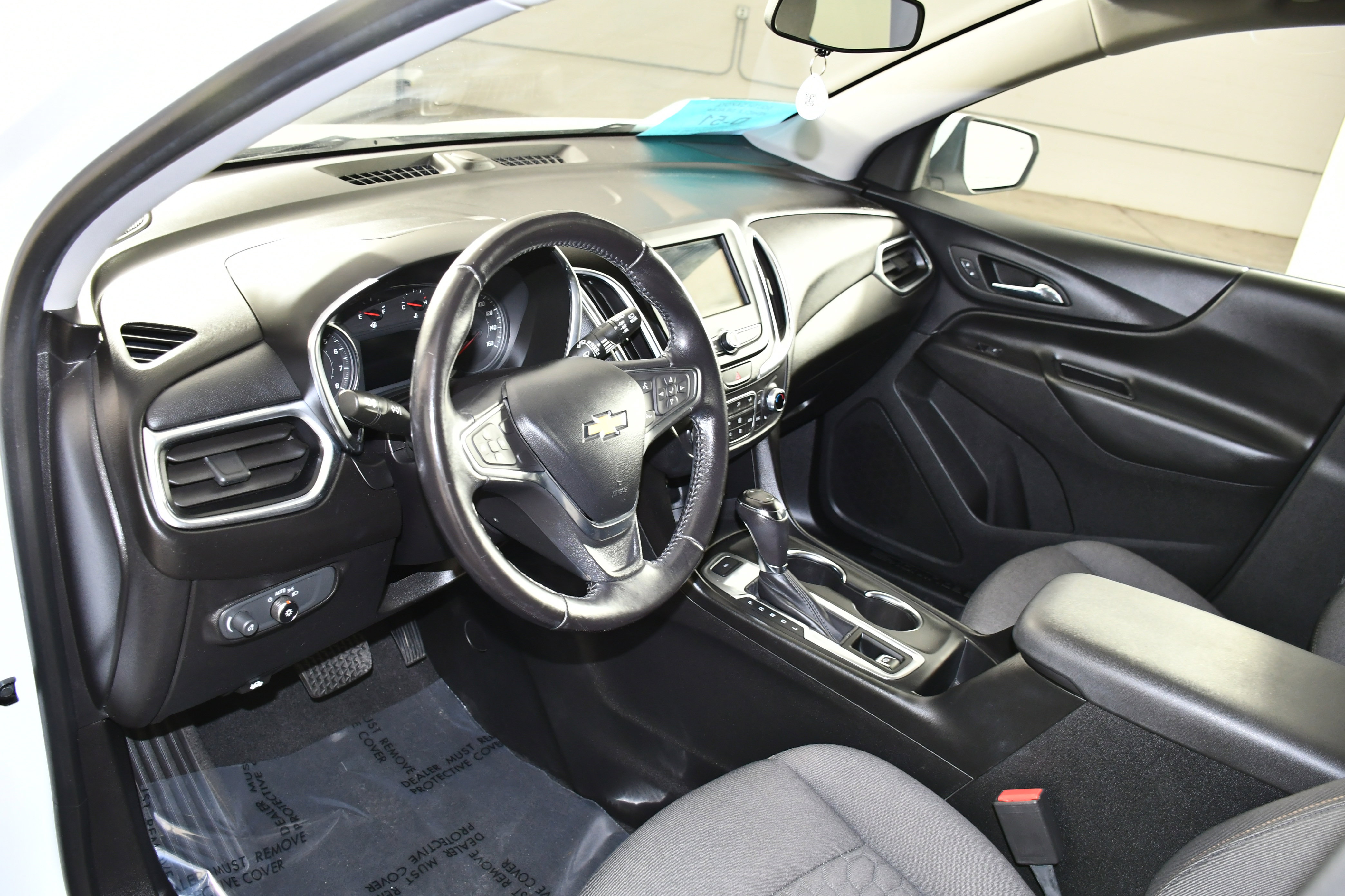 Used 2019 Chevrolet Equinox LT image 2