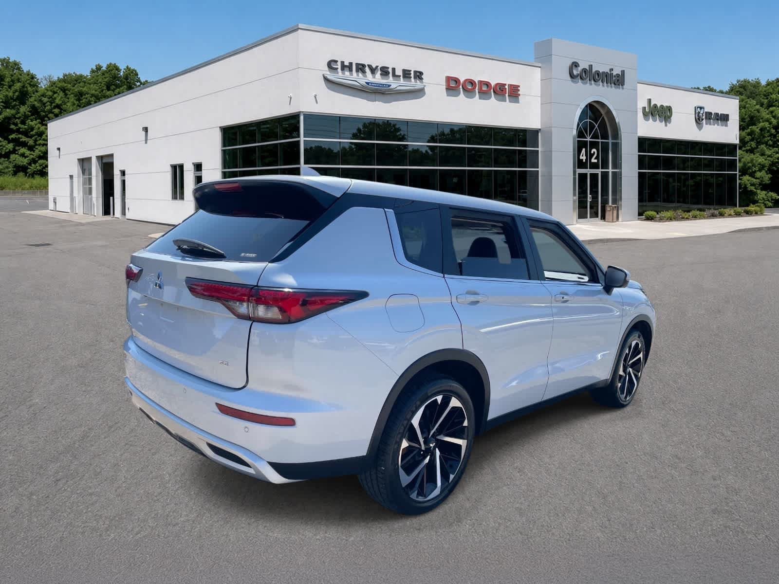 Used 2024 Mitsubishi Outlander SE AWD/4WD image 9